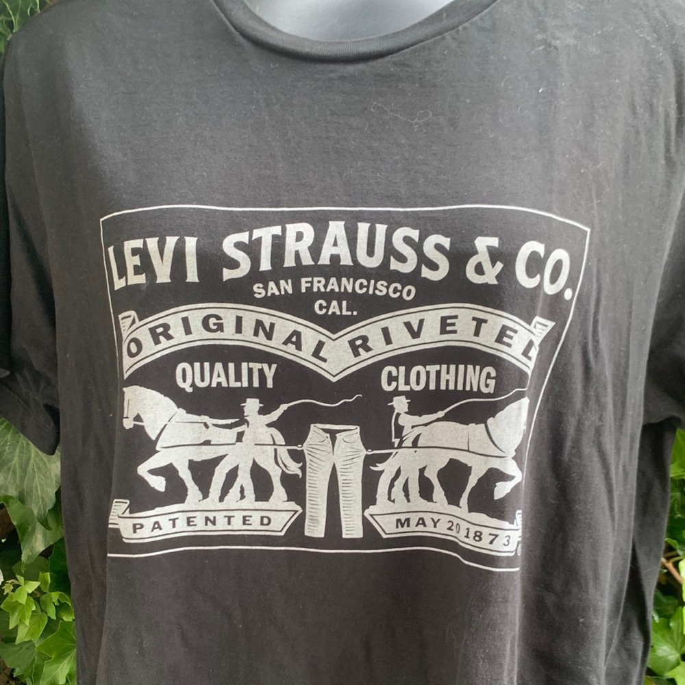 ⭐️ Red Label LEVI’S authentic size L Tee